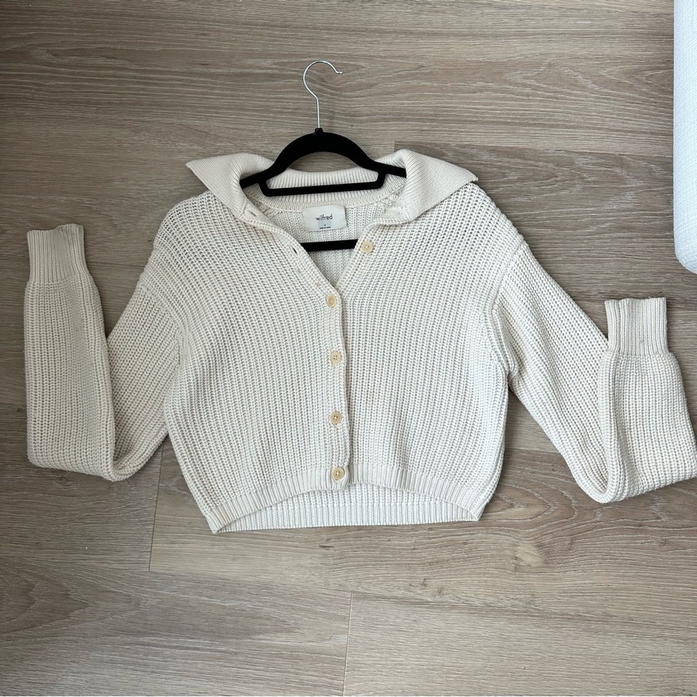 Aritzia Nasim next door cream collared, bottom down sweater